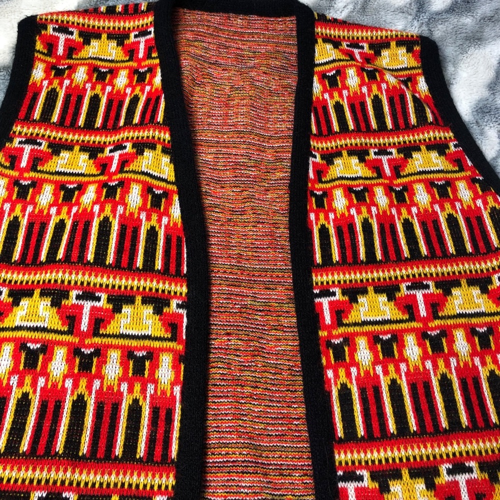 Patterned 🧶 Vest - Picture 3 of 4